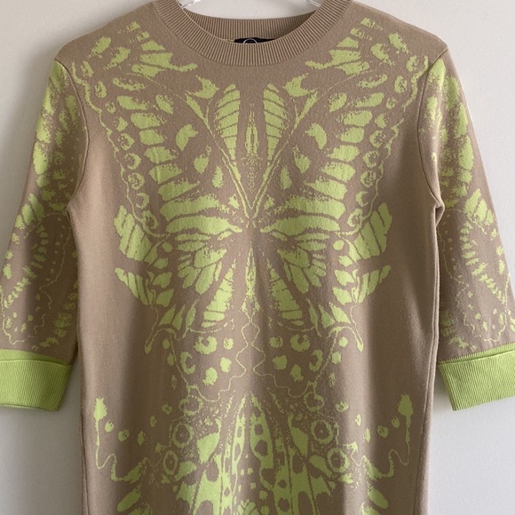 Alexander McQueen Beige Contrast Butterfly Print Sweater - Picture 5 of 11
